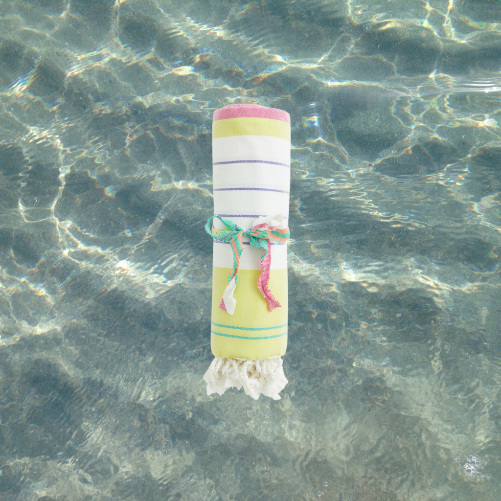 Strand Essentials: Strandtuch, Sommer 2023, Tirolerin, H&M