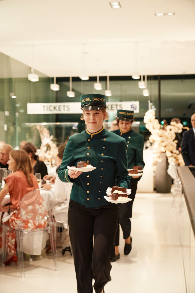 Art Circle Gala Hotel Sacher Dessert