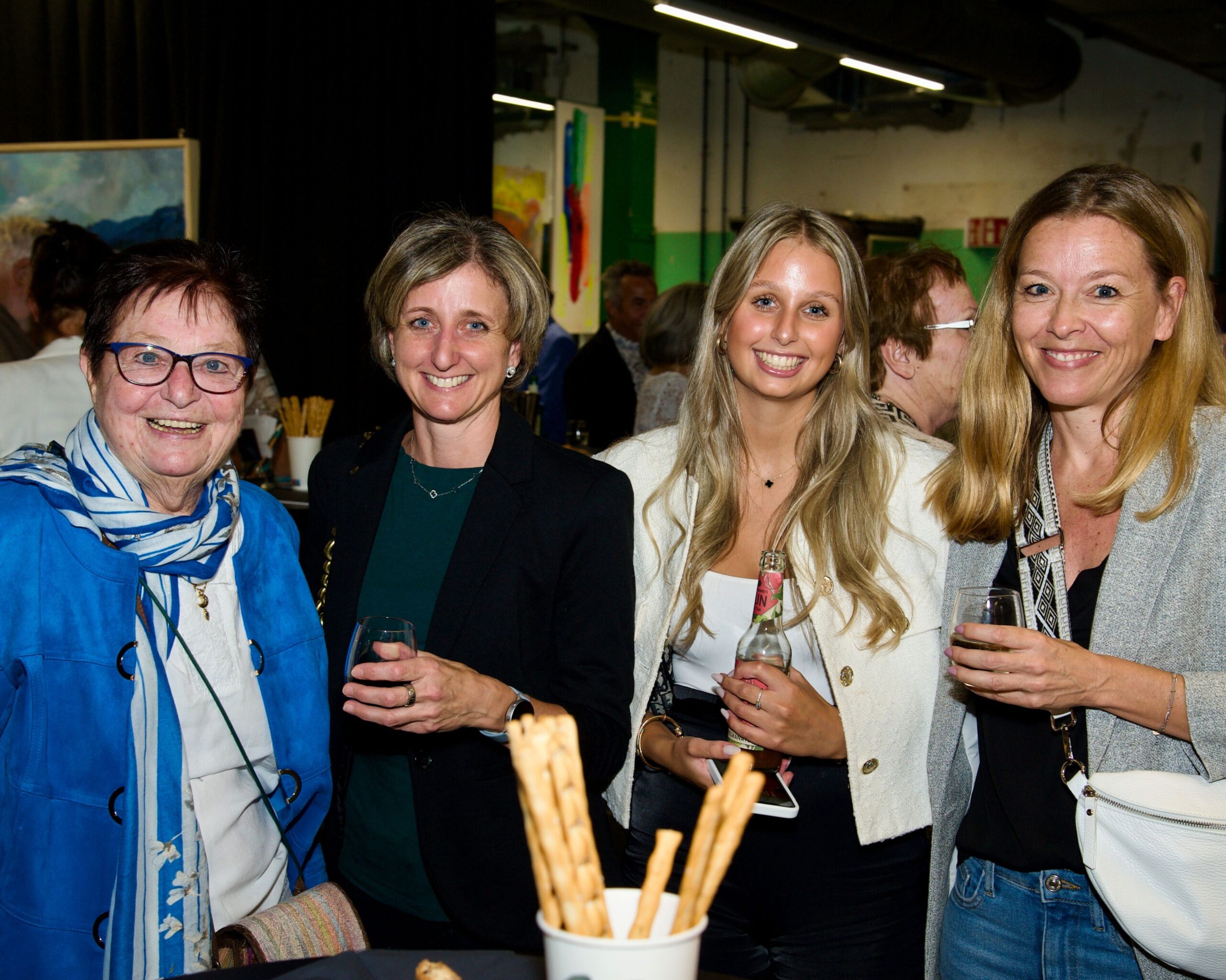 Vernissage Vierfalt, Werkstätte Wattens, ehemalige Schleifhalle, Tirolerin