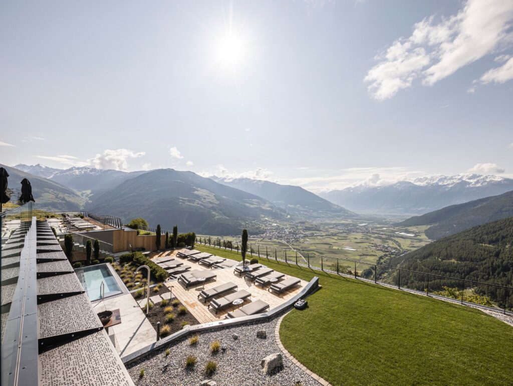 Panoramapool mit Ausblick im DAS GERSTL