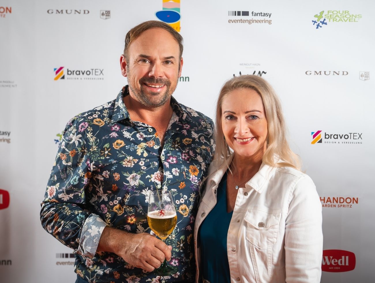 Enrico Leitgeb und Karolina Holaus (Spartengeschäftsführerin WK Tirol)