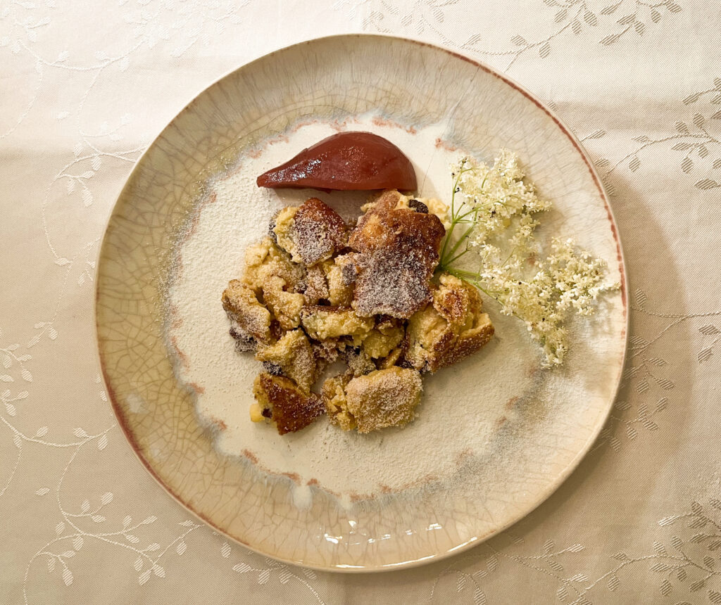 Kaiserschmarrn Rezept, Tirolerin, die Tirolerin bittet zu Tisch