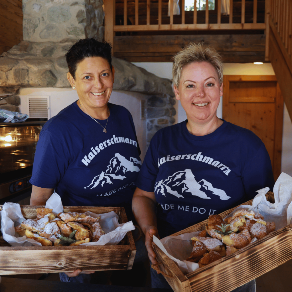 Tamara Lercher und Monika Pirchmoser beim Kaiserschmarrn-Workshop