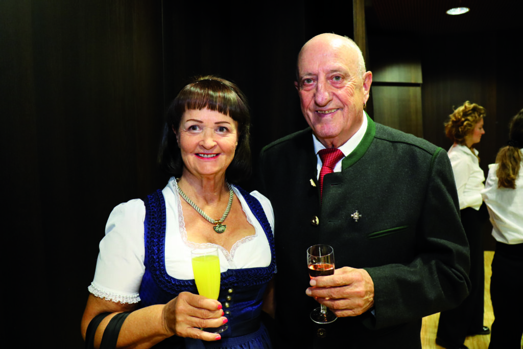 Martina Astenwald und Georg Astenwald beim Bieranstich der BrauUnion in Innsbruck