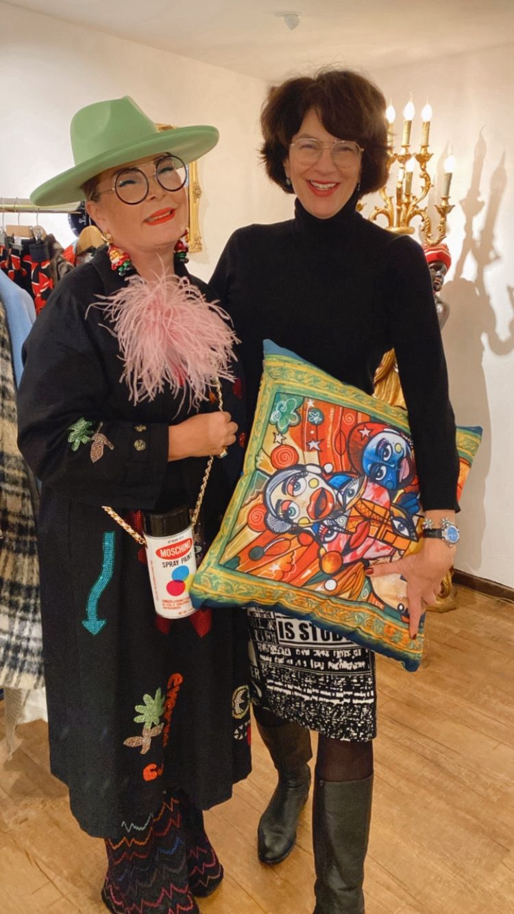 Maya's Vintage Christmasmarket 2023: Maya und Lina Swarovski