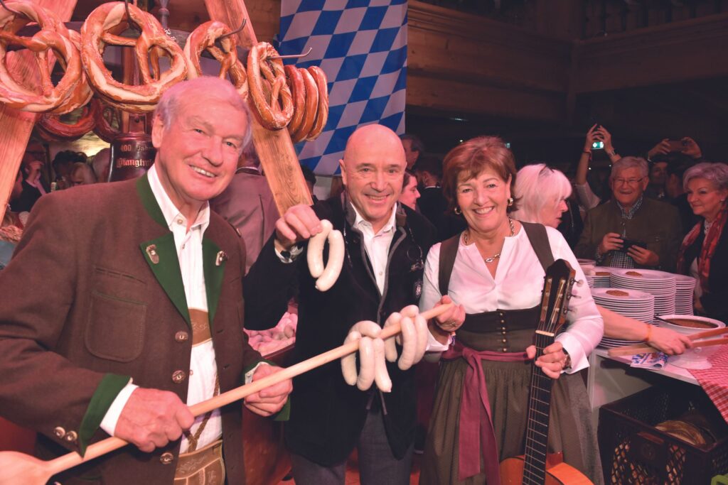 Weißwurstparty Stanglwirt: Stanglwirt Balthasar Hauser, Christian Neureuther und Magdalena Hauser