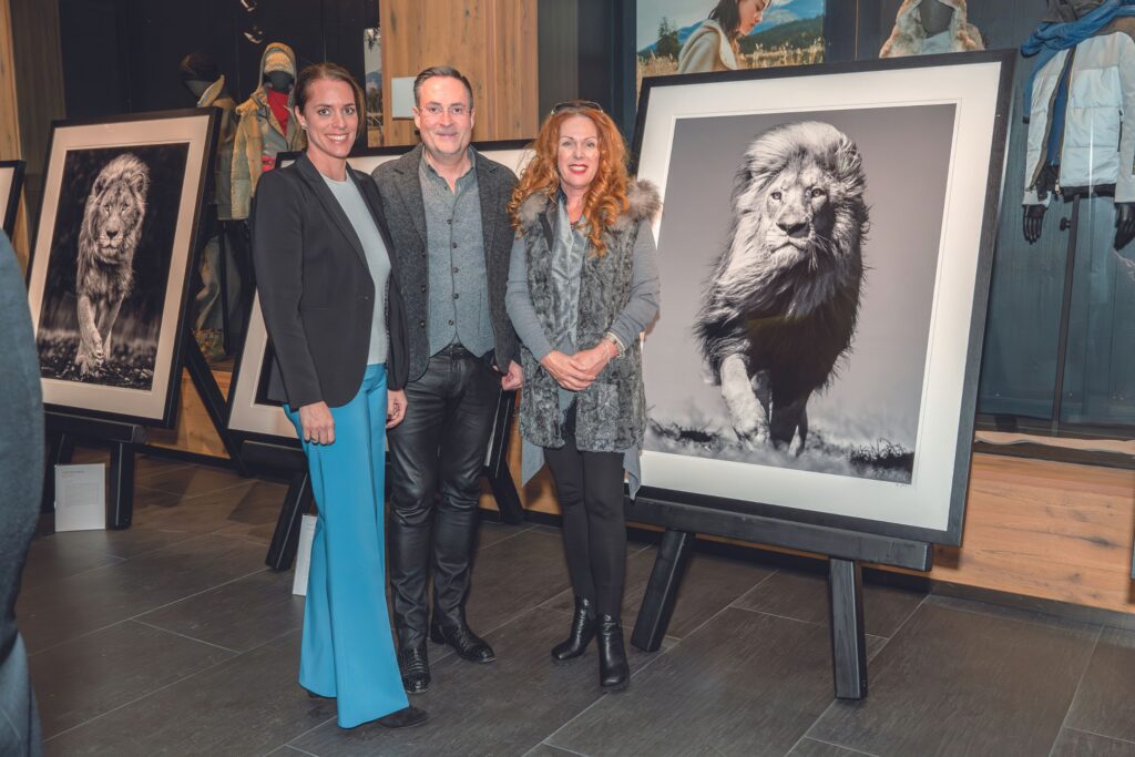 Maria Rauscher (EuV), Galerist Axel Grellhorst und Bettina Villinger (EuV)