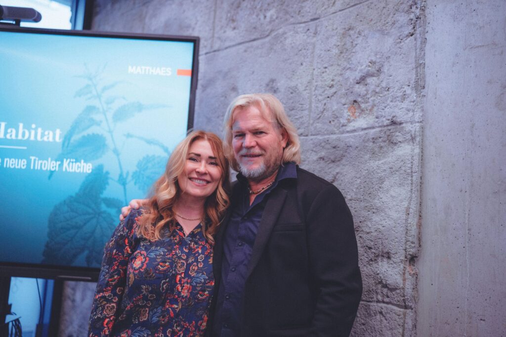 Elisabeth Saumwald und Peter Zoller (Tiroler Weinbauverband)