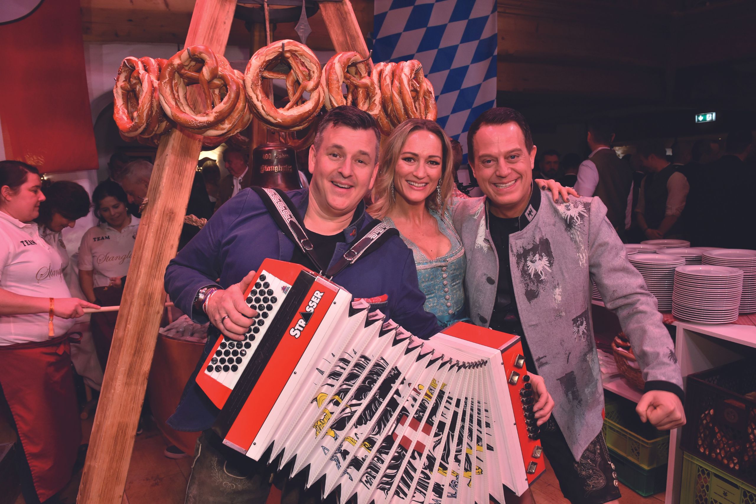 Weißwurstparty Stanglwirt: Marc Pircher, Daniela Hentze und Sänger Gregor Glanz