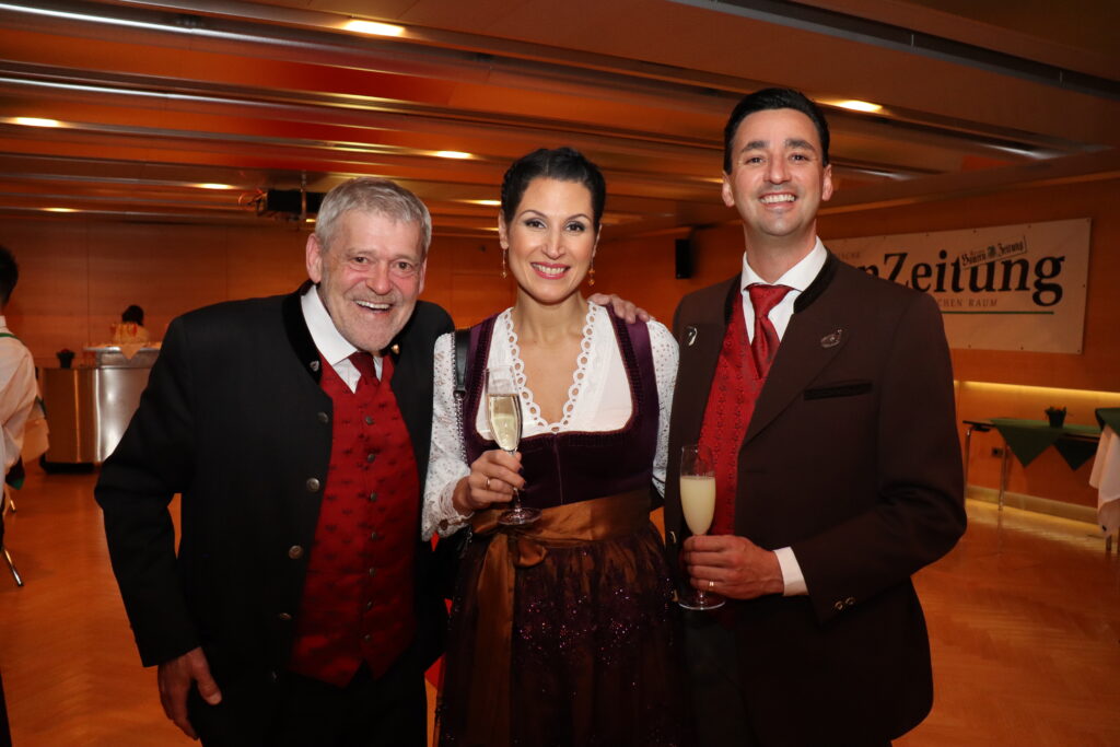 Anton Larcher, Stefanie Trenkwalder und Clemens Trenkwalder beim Bauernbundball 2024