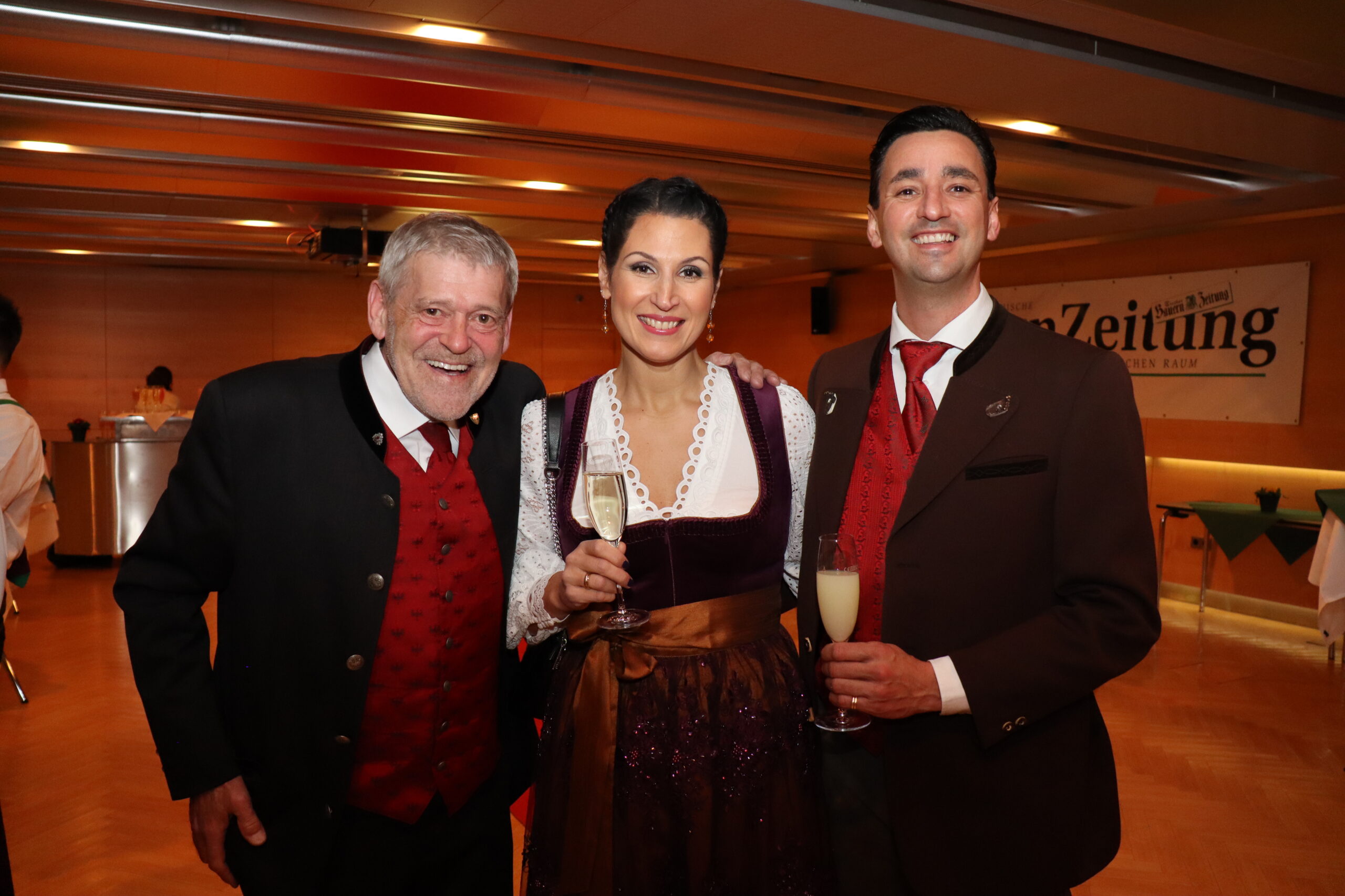 Anton Larcher, Stefanie Trenkwalder und Clemens Trenkwalder beim Bauernbundball 2024