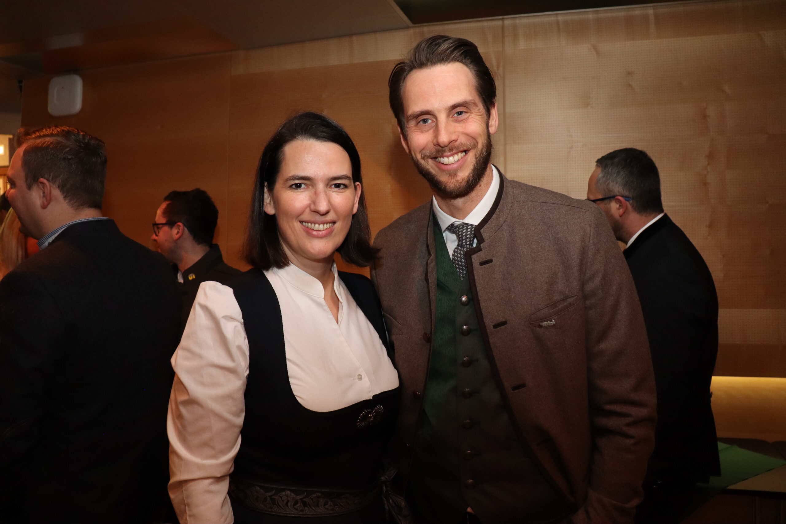 Bauernbundball 2024: WKO Tirol-Präsidentin Barbara Thaler und Matthias Pöschl (Agrarmarketing Tirol)