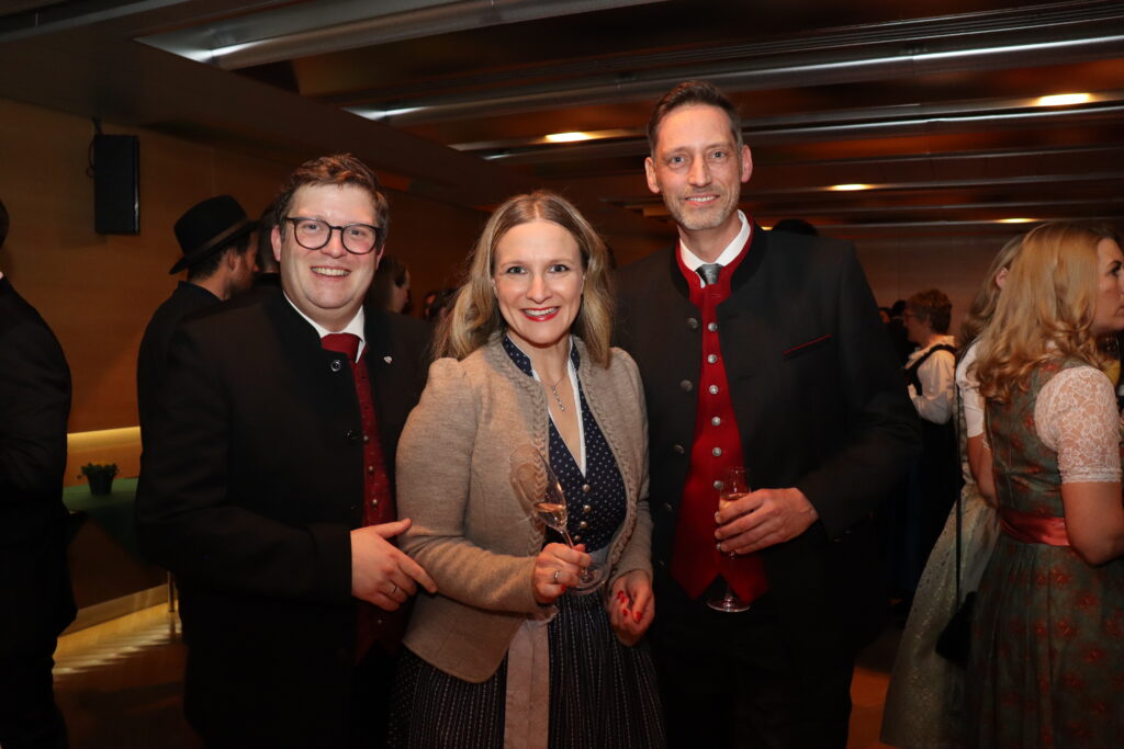 Stefan Mair, Martina Mair und Clemens Mair beim Bauernbundball 2024