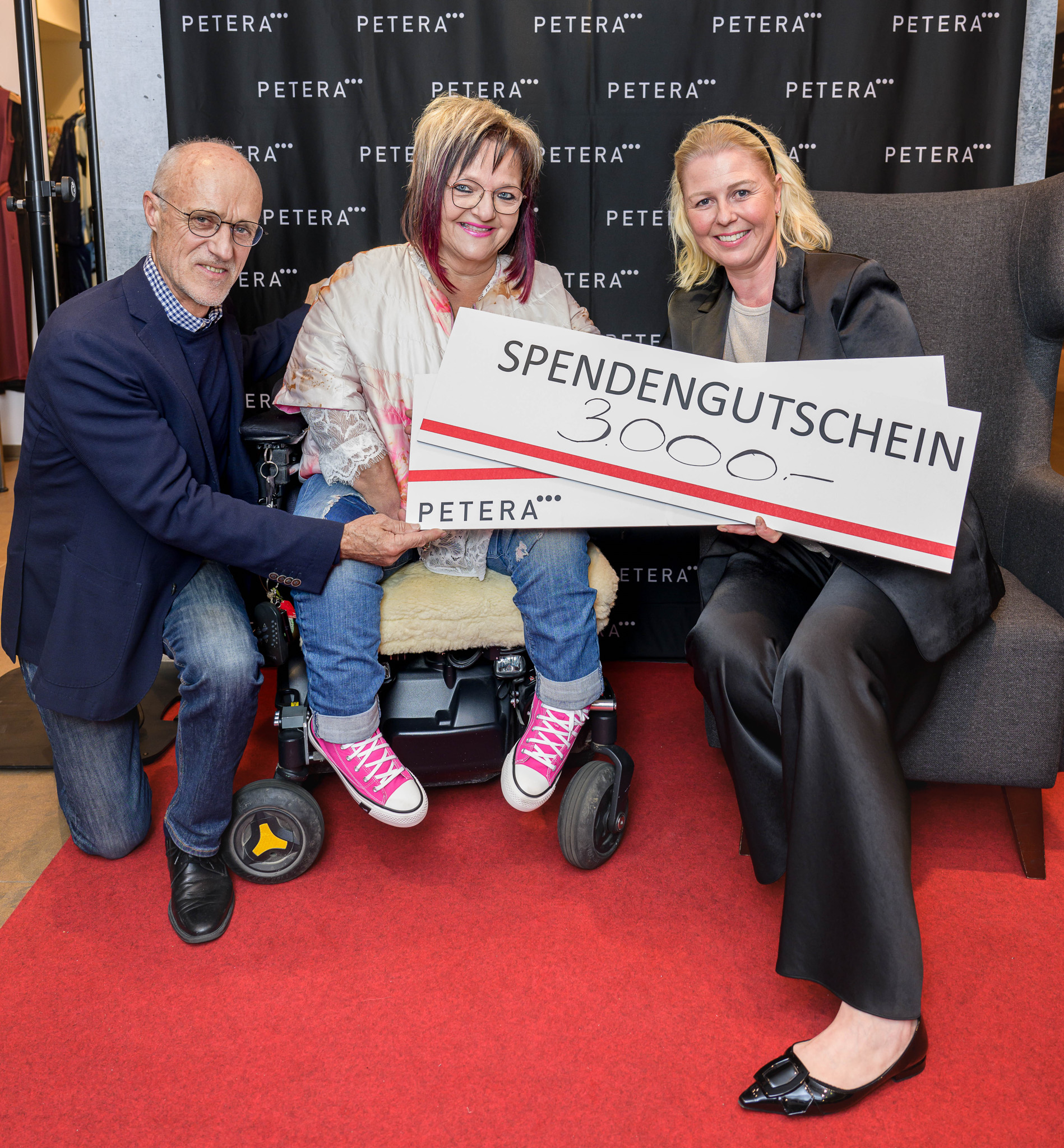 Charity Lesung bei PETERA mit Toni Innauer und RollOn Austria