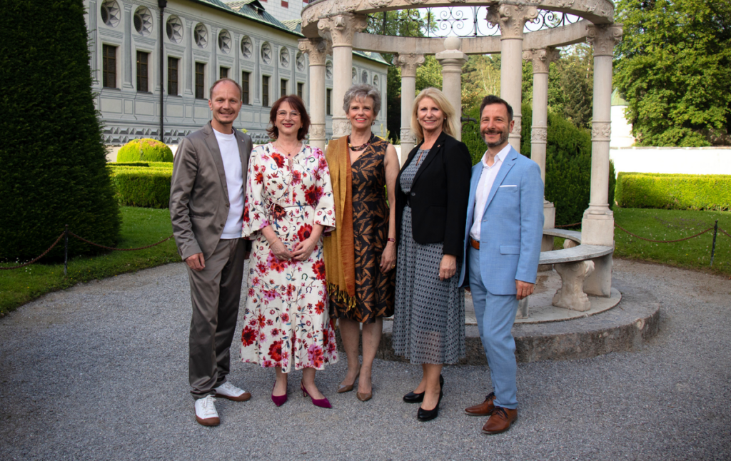 Johannes Anzengruber (Bgm. Innsbruck), Veronika Sandbichler (DI Schloss Ambras), Generaldirektorin Sabine Haag (KHM-Museumsverband), Iris Zangerl-Walser (Abg. Tiroler Landtag) und Thomas Kuster (Ausstellungskurator)