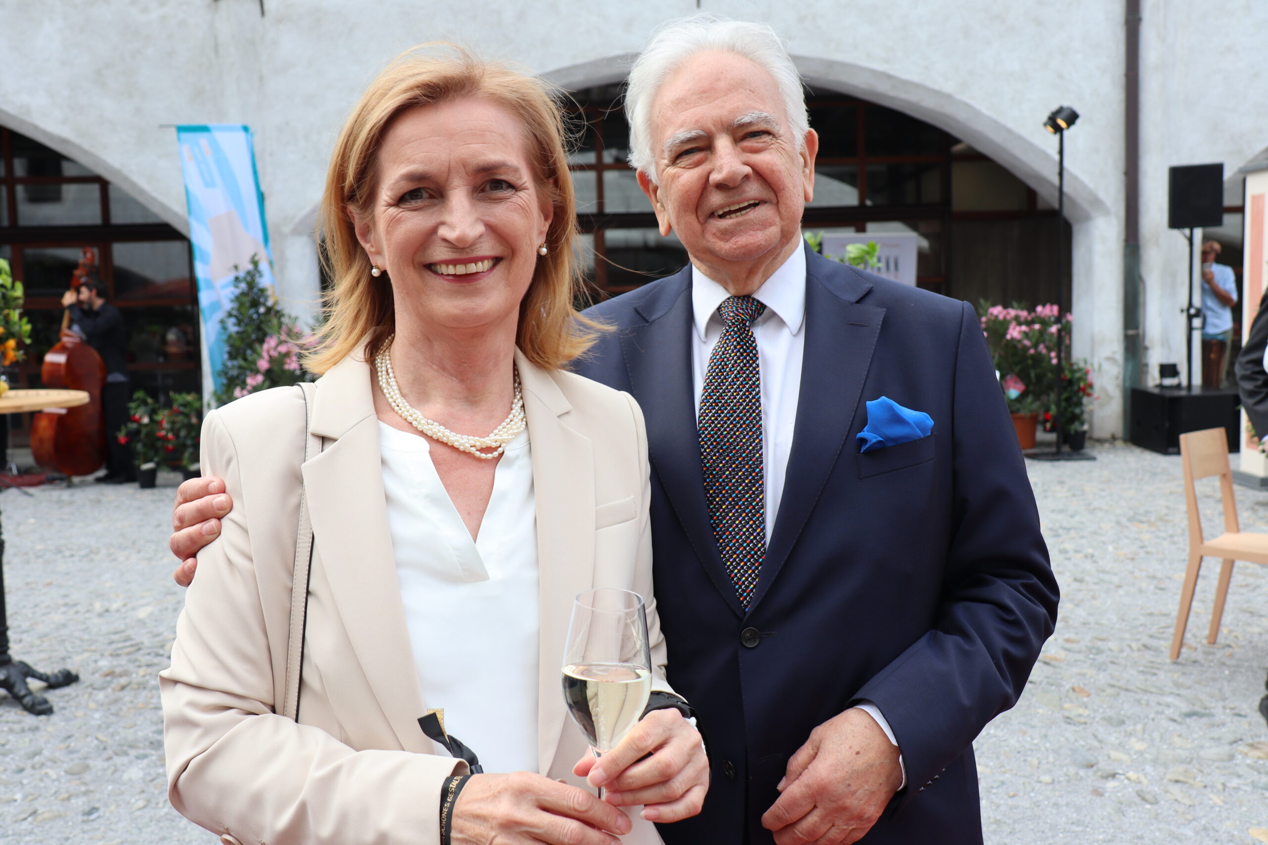 Kunst, Genuss & sommerfreude Art-Circle-Gala im Zeughaus Innsbruck