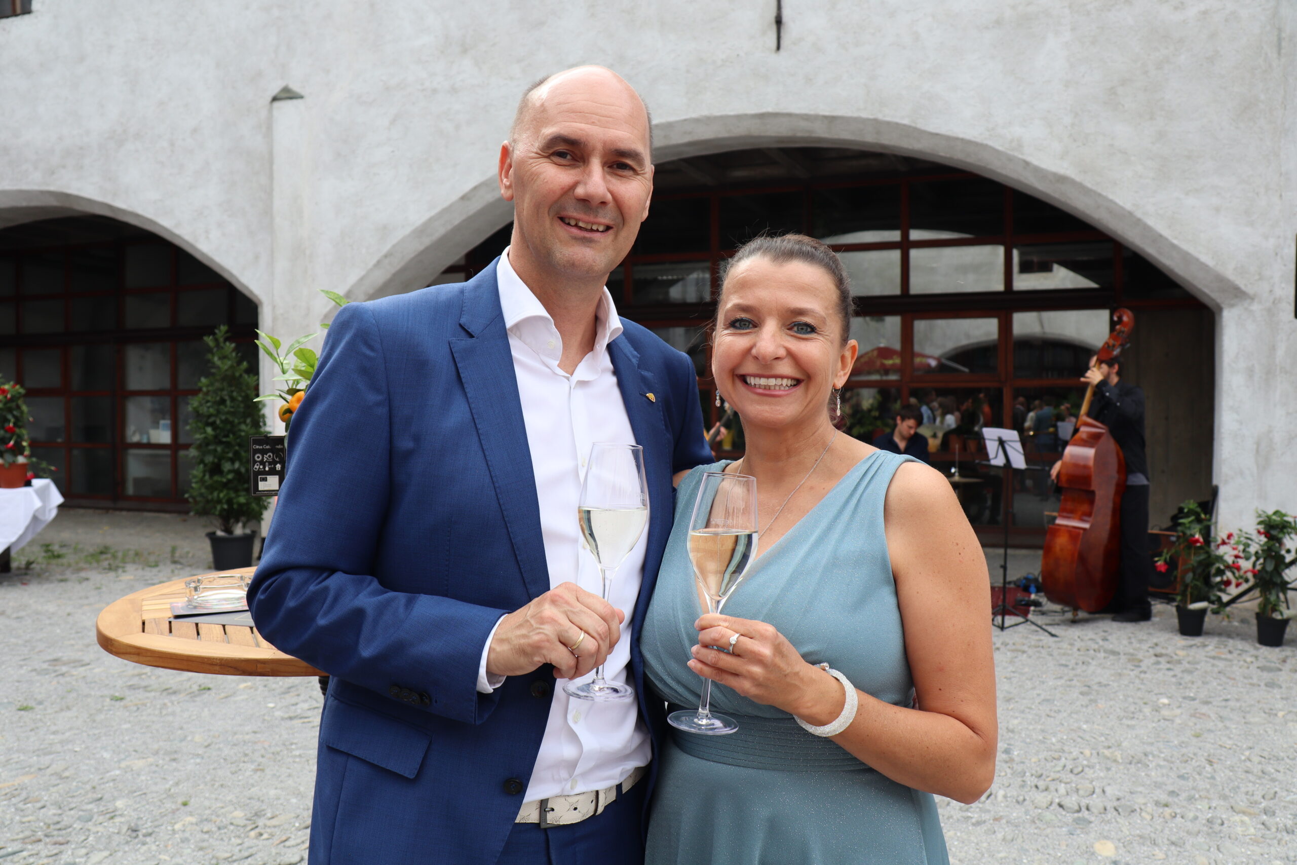 Kunst, Genuss & sommerfreude Art-Circle-Gala im Zeughaus Innsbruck