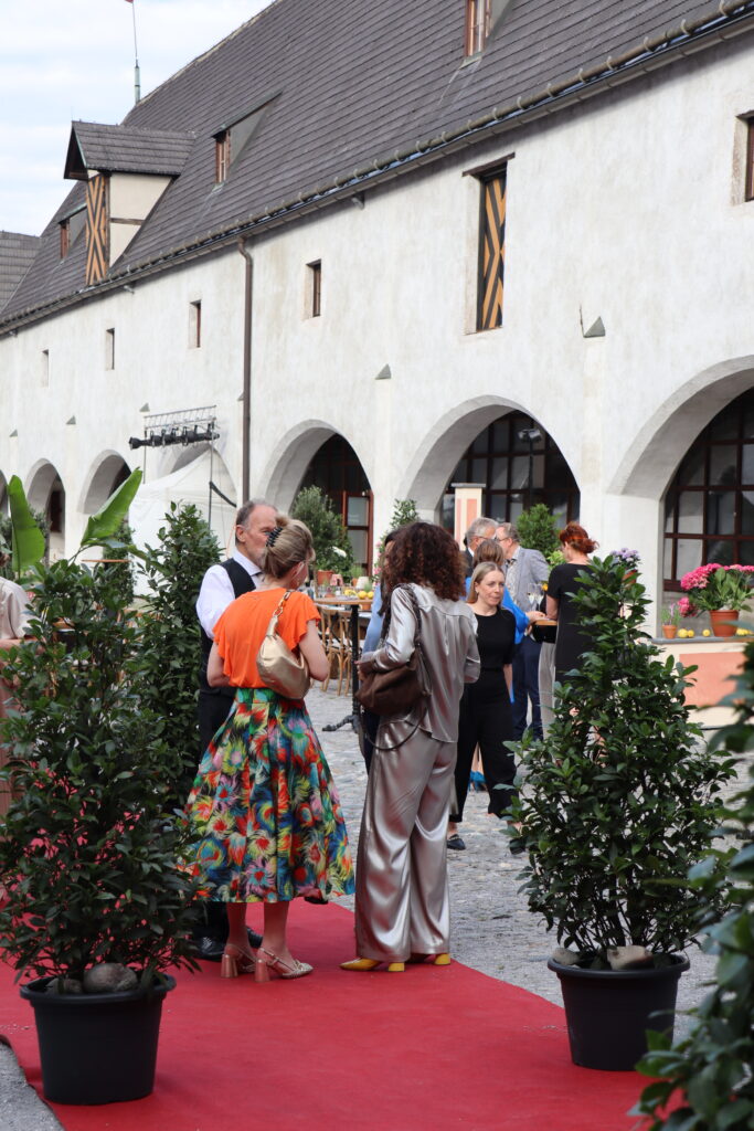 Kunst, Genuss & sommerfreude Art-Circle-Gala im Zeughaus Innsbruck