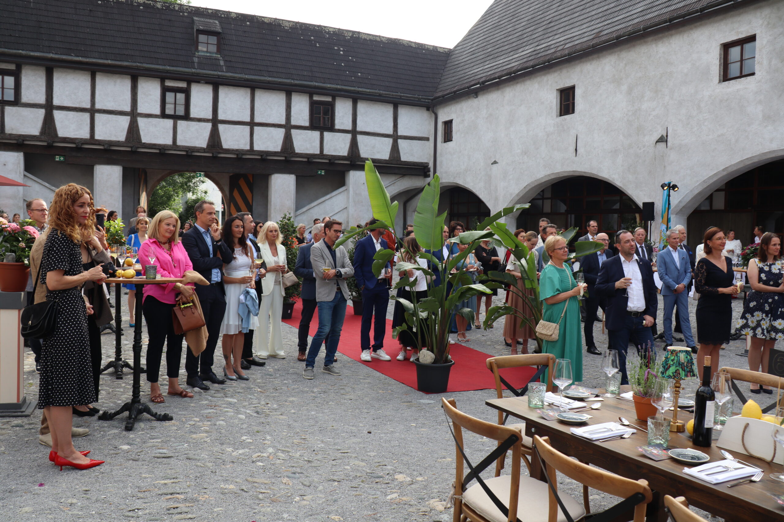 Kunst, Genuss & sommerfreude Art-Circle-Gala im Zeughaus Innsbruck